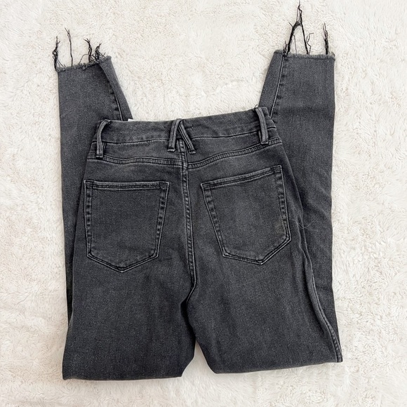 Good American good curve faded black raw hem Jean - Picture 2 of 6